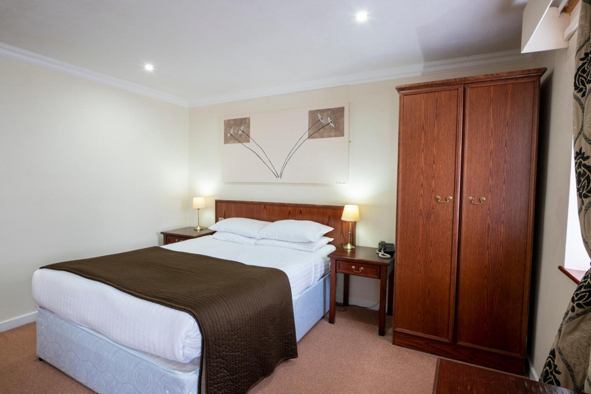 Beaufort Park Hotel Mold Exteriér fotografie