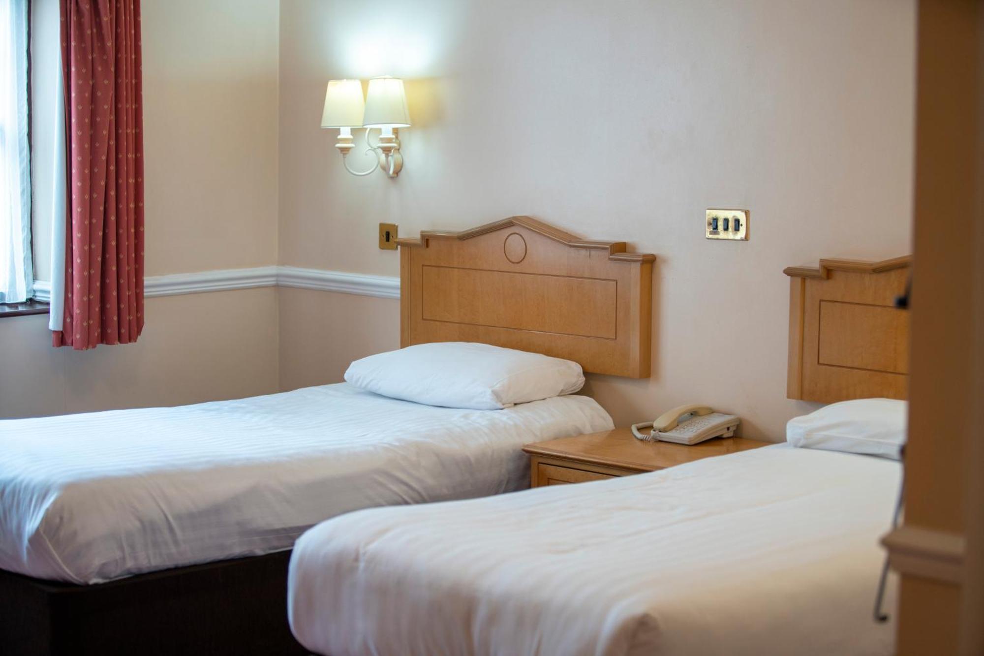 Beaufort Park Hotel Mold Exteriér fotografie