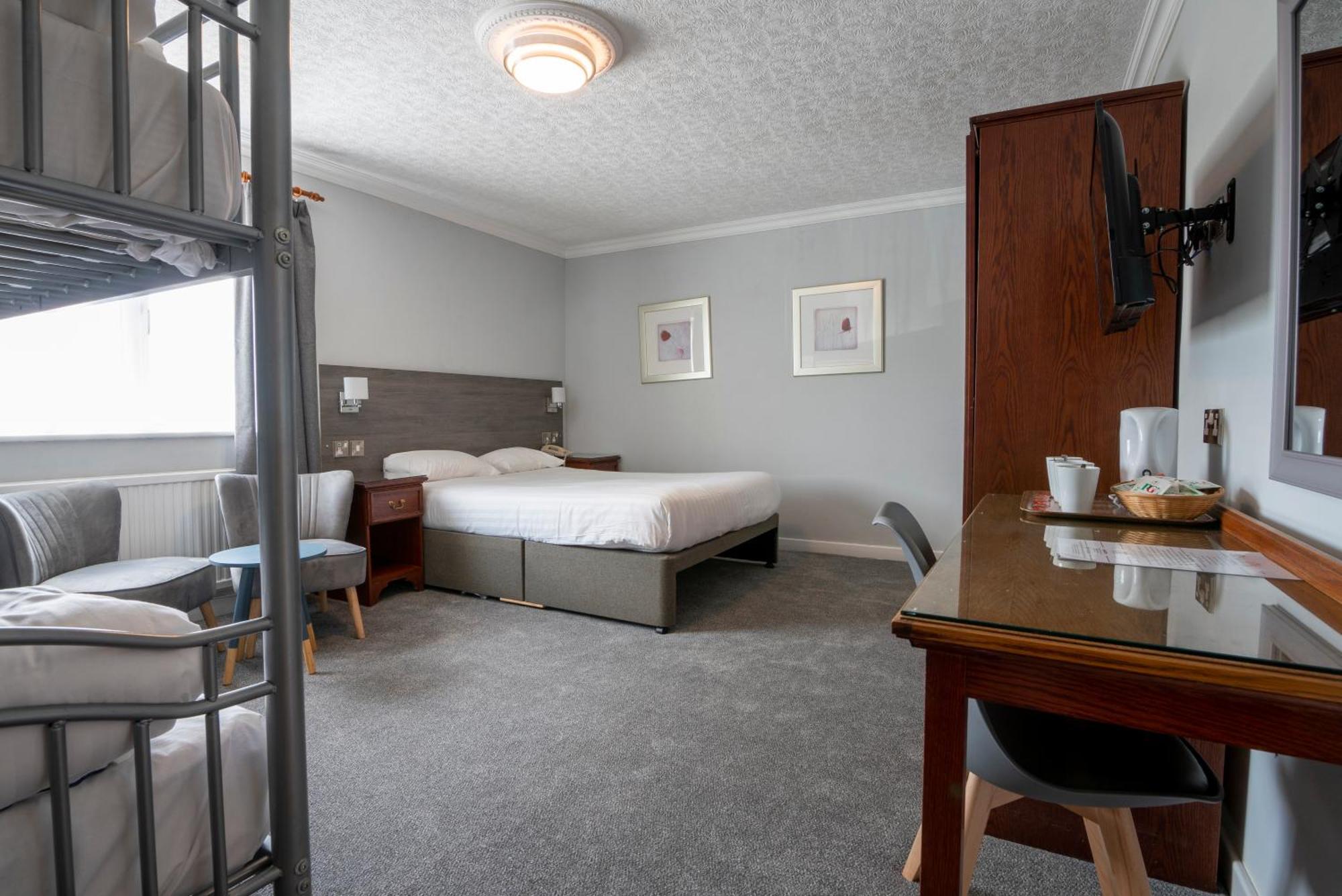 Beaufort Park Hotel Mold Exteriér fotografie
