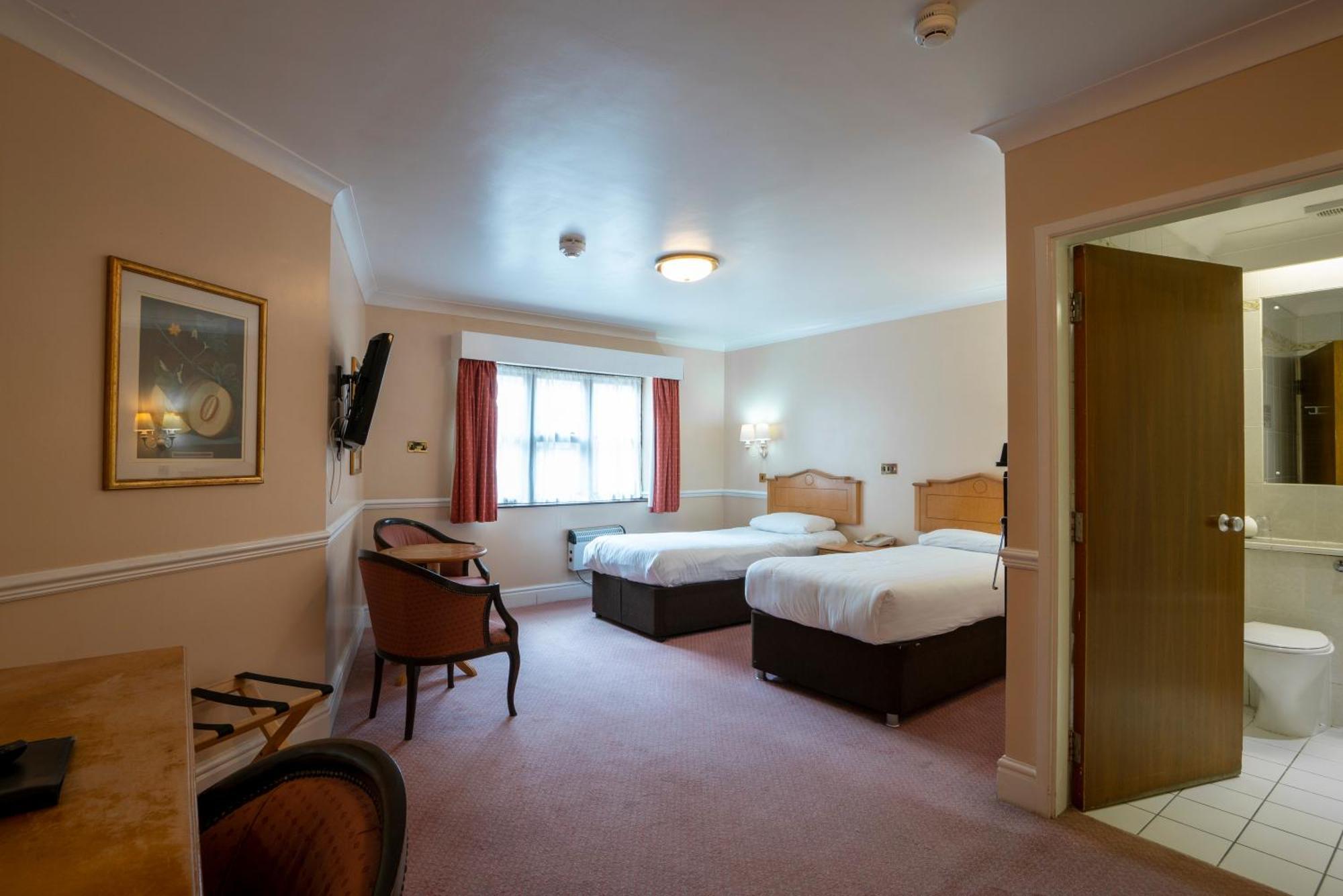 Beaufort Park Hotel Mold Exteriér fotografie