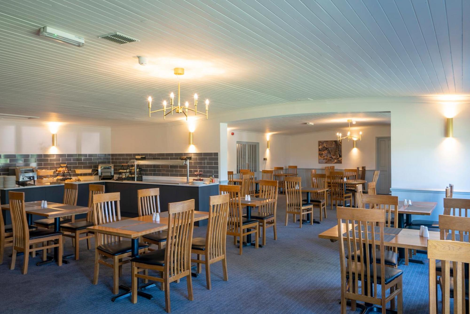 Beaufort Park Hotel Mold Exteriér fotografie