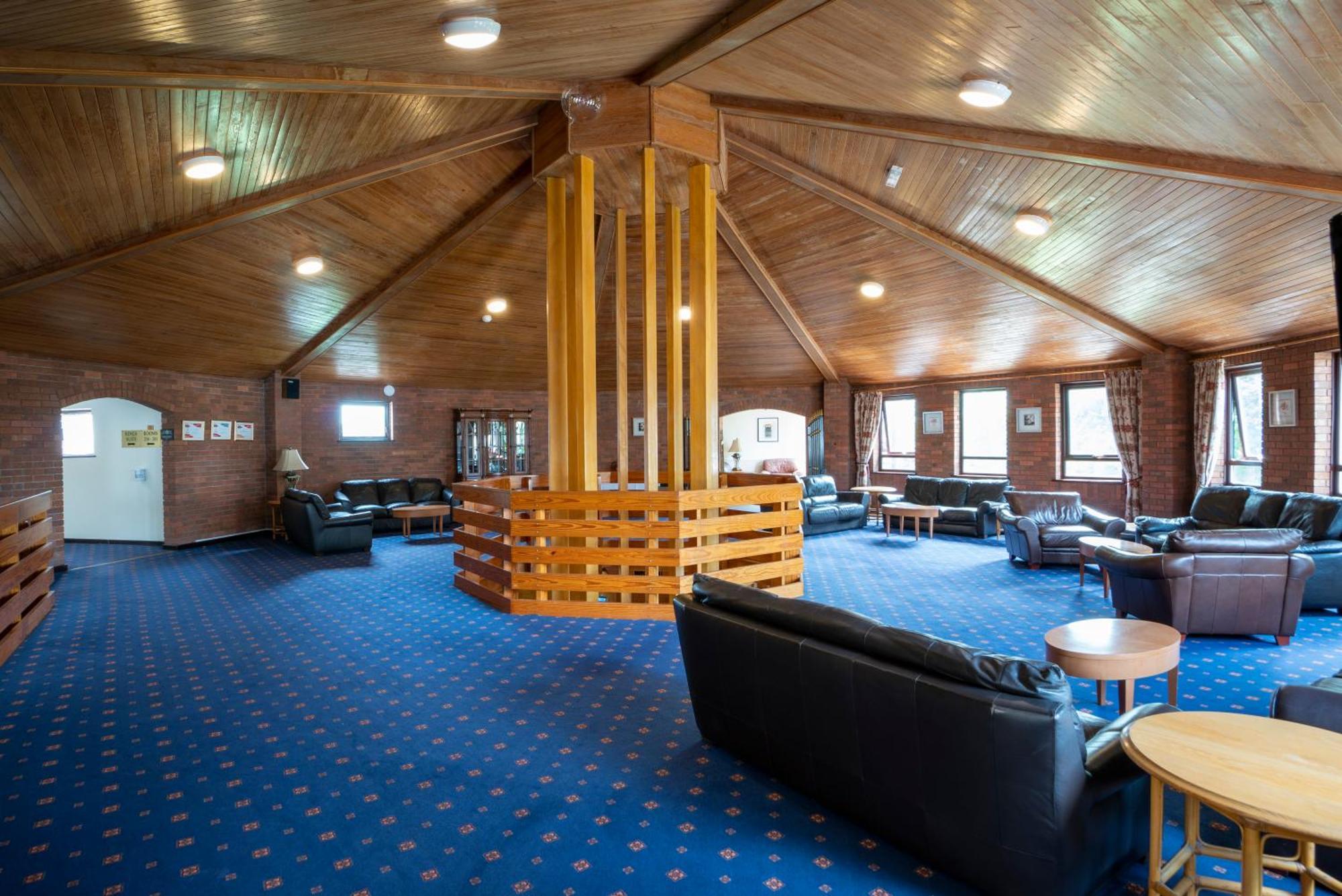 Beaufort Park Hotel Mold Exteriér fotografie