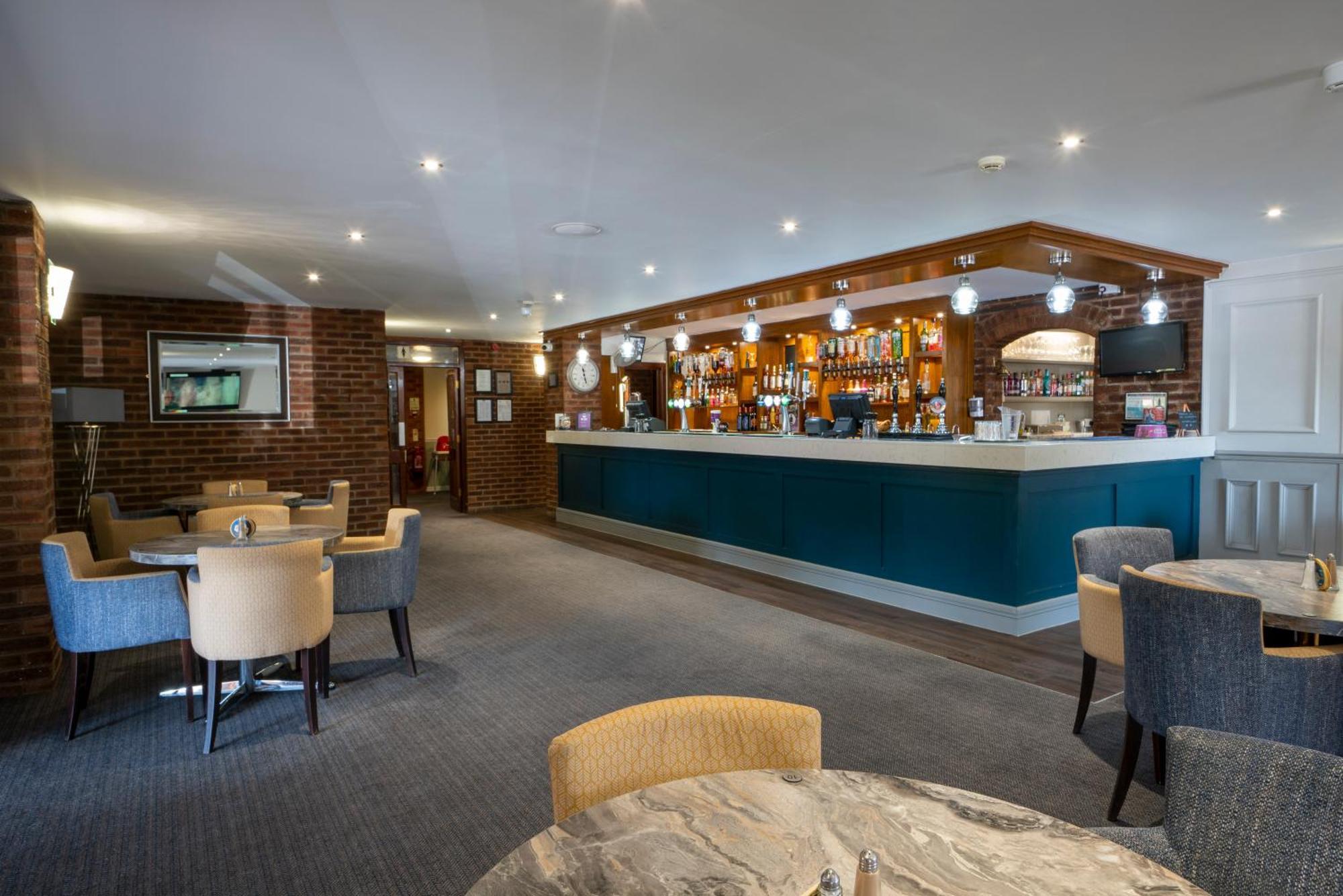 Beaufort Park Hotel Mold Exteriér fotografie
