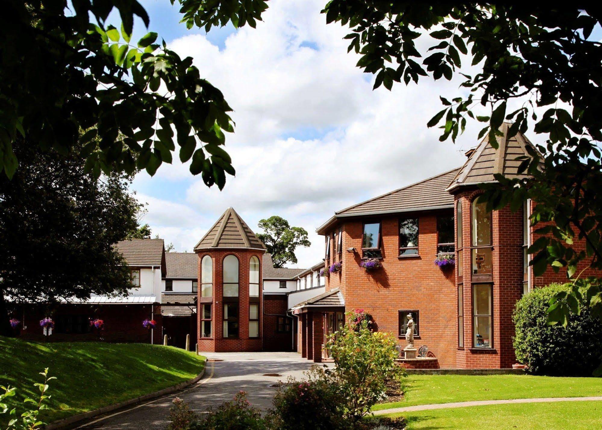 Beaufort Park Hotel Mold Exteriér fotografie