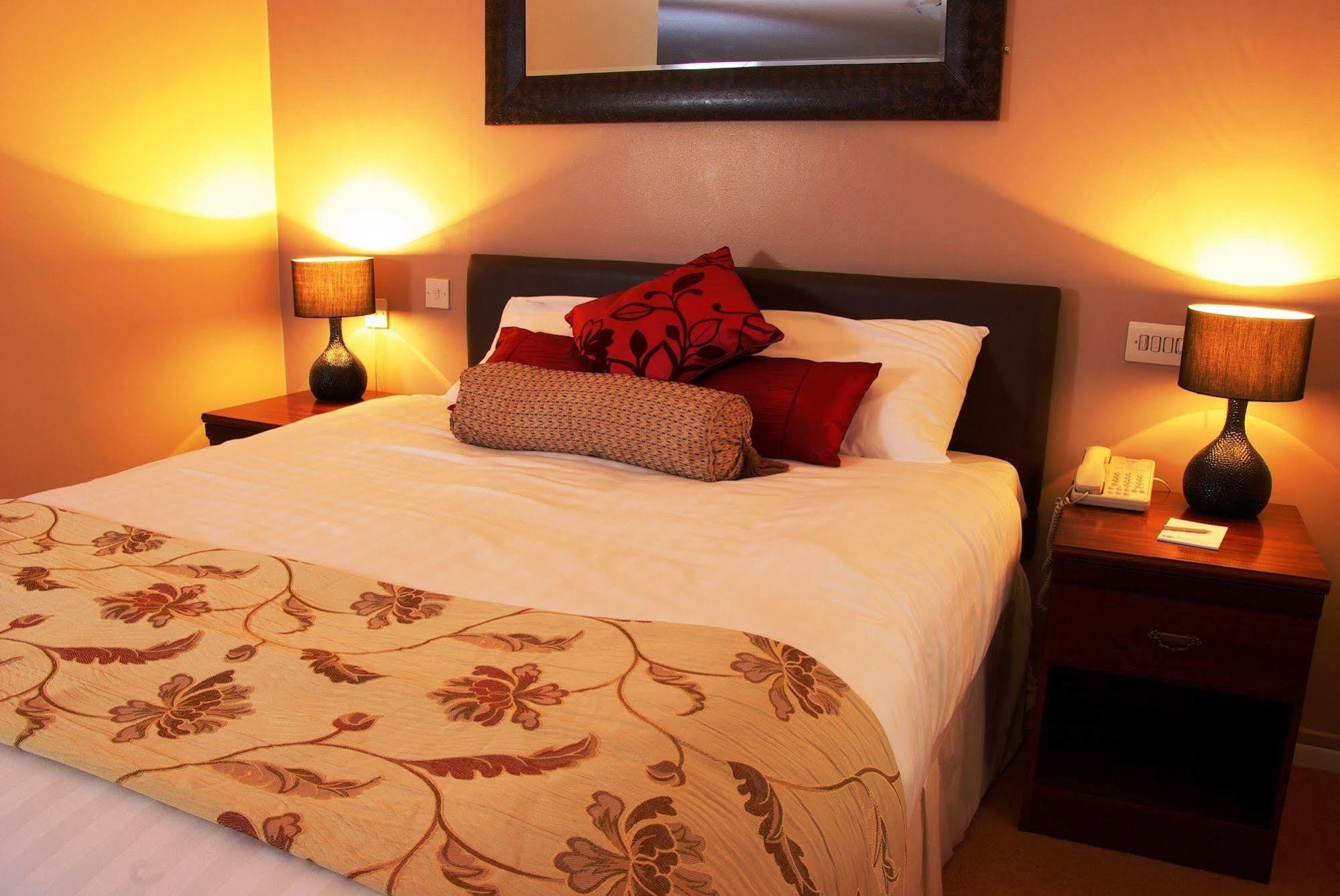 Beaufort Park Hotel Mold Exteriér fotografie