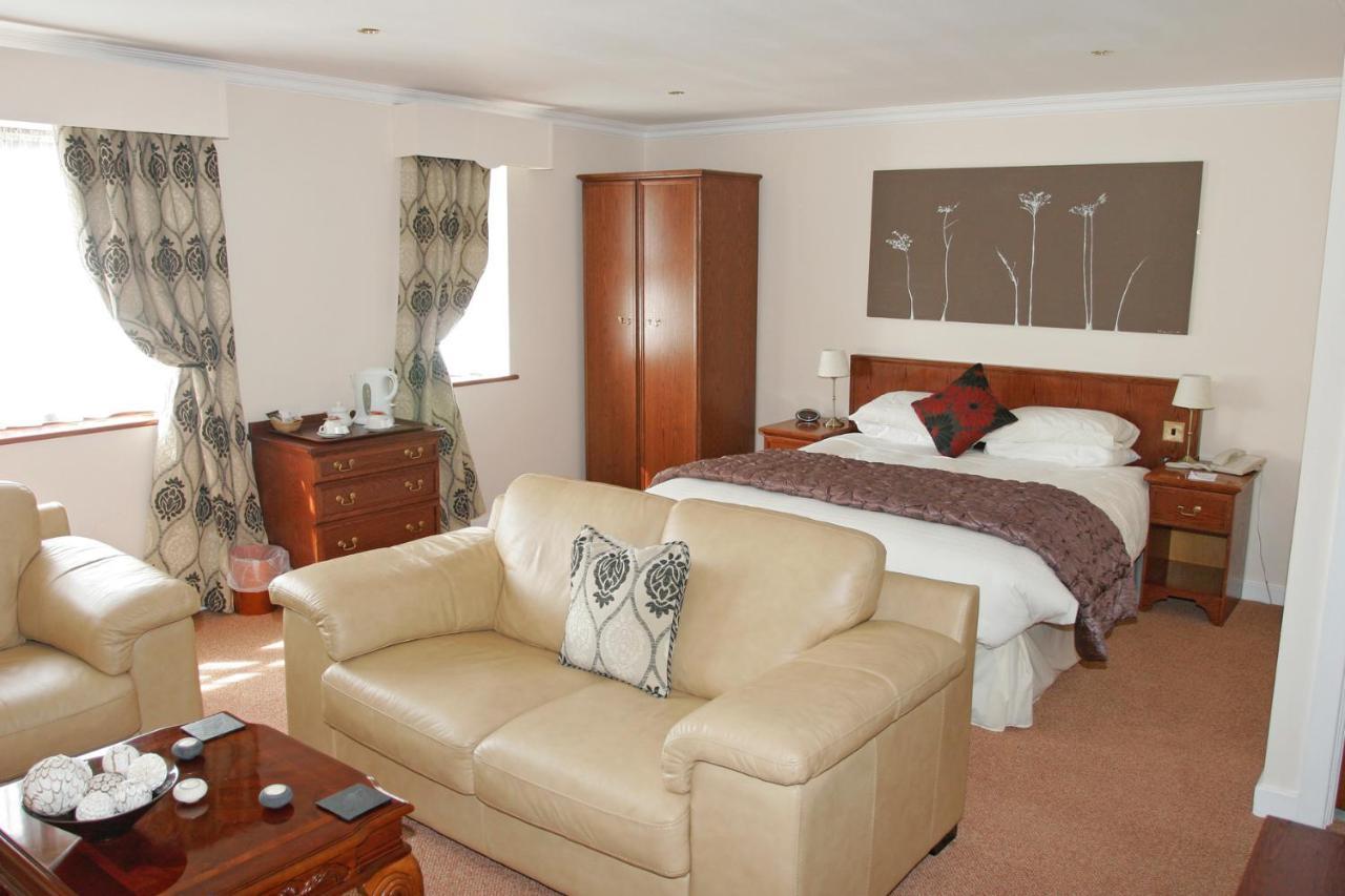Beaufort Park Hotel Mold Exteriér fotografie