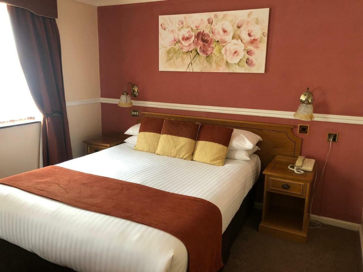 Beaufort Park Hotel Mold Exteriér fotografie